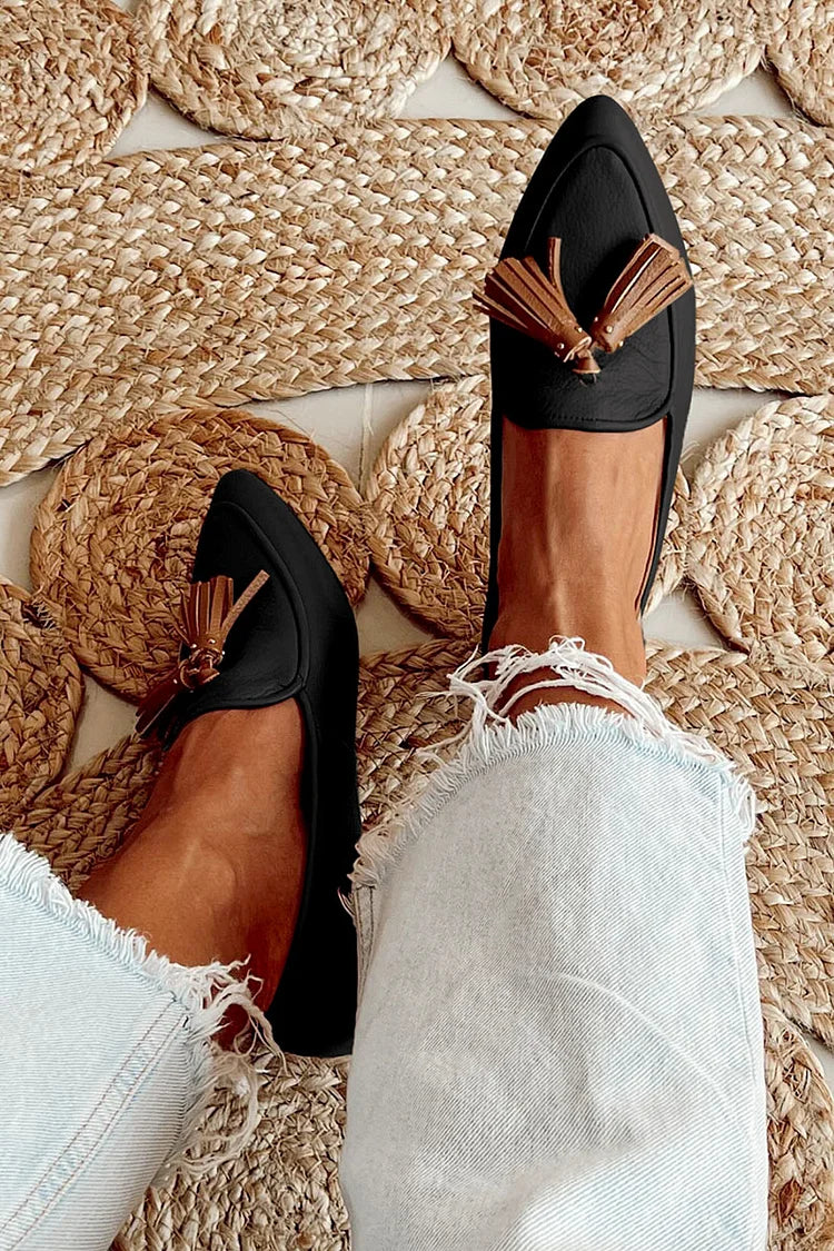 JOLANDA | TRENDY LOAFERS MET PUNTIGE NEUS EN BLOKVERSIERING