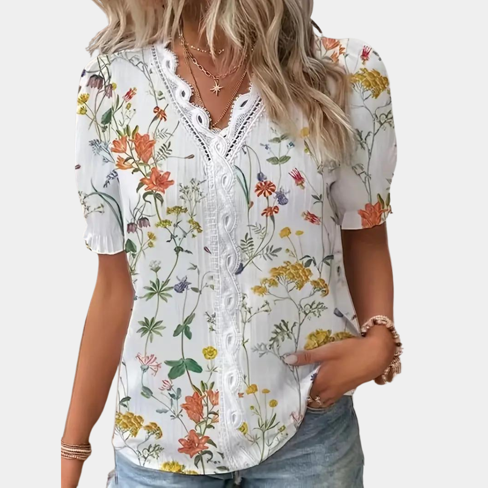 Zuzanna - Luchtige gebloemde damesblouse met kanten rand voor de zomer