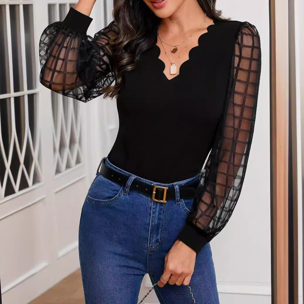 Ronja - Elegante zomertop met V-hals en schulprandjes