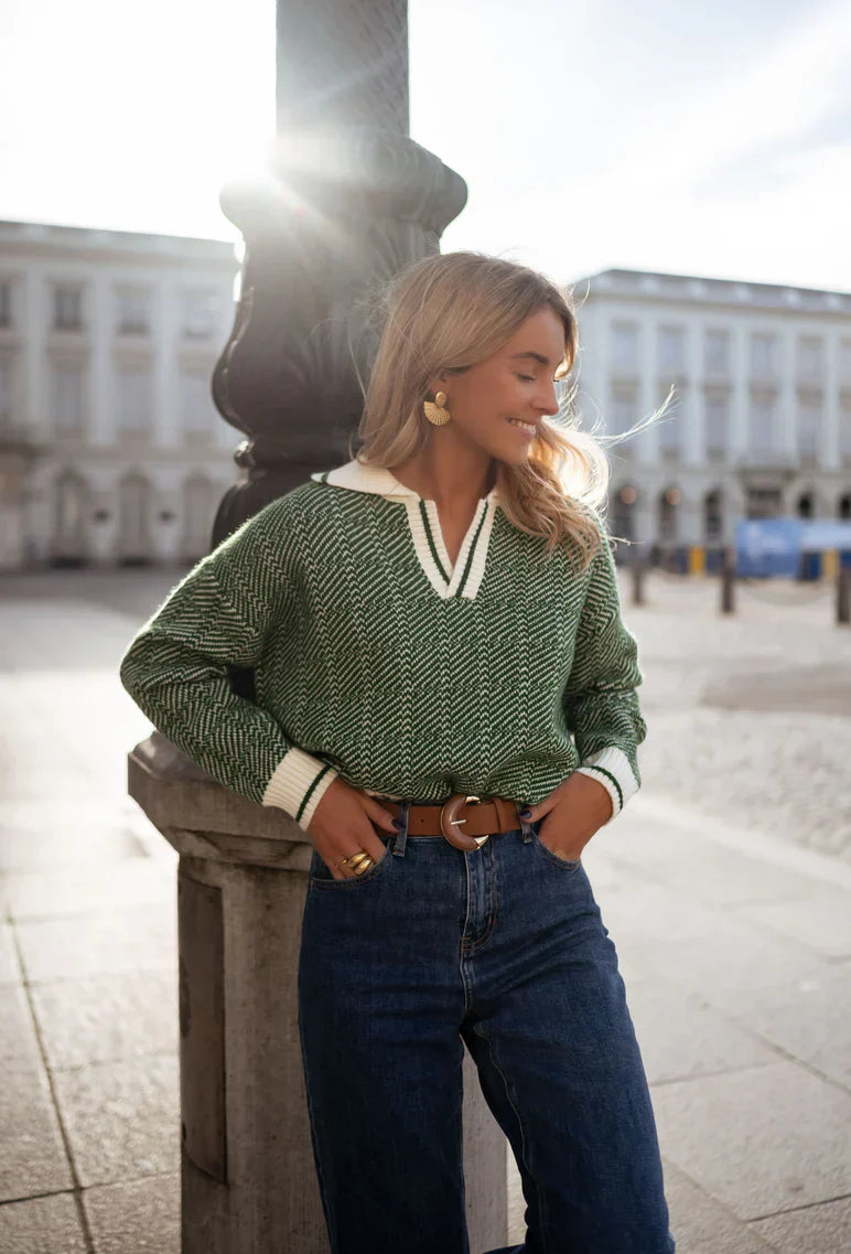 Emilia™ | Groene V-hals trui met omgeslagen kraag