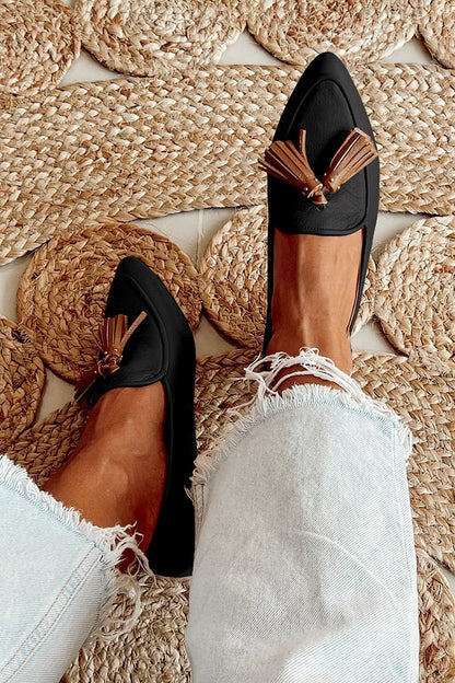 JOLANDA | TRENDY LOAFERS MET PUNTIGE NEUS EN BLOKVERSIERING