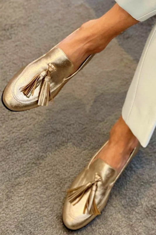 BEATRICE | LOAFERS IN GOUD MET METALLIC GLANS EN KWASTJES