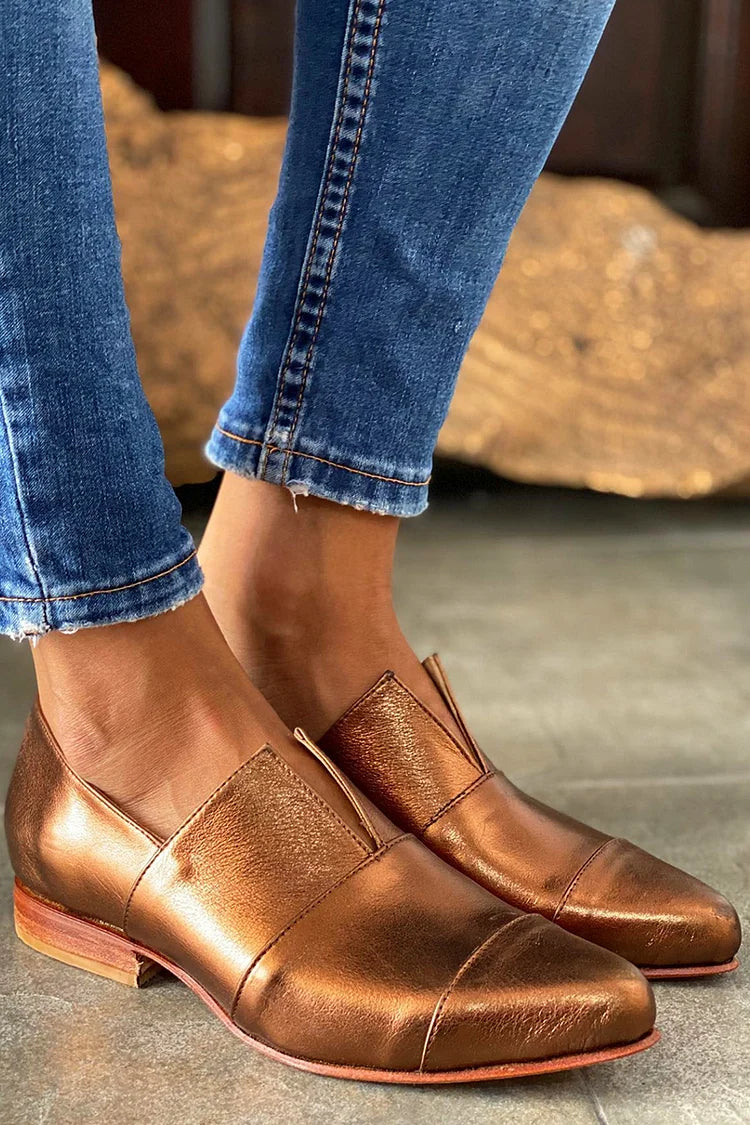 SYLVIA | STIJLVOLLE LOAFERS MET SPITSE NEUS EN V-GROEF