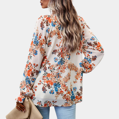 Elegante zomerse gebloemde damesblouse