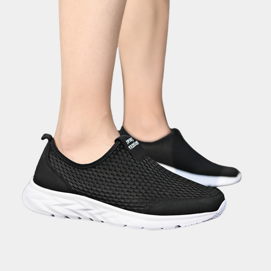 Ademende zomerse damessneakers