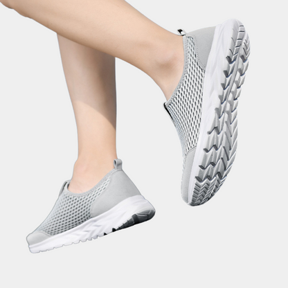 Ademende zomerse damessneakers
