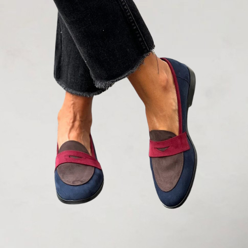 ESTHER | ELEGANTE LOAFERS MET RONDE NEUS EN KLEIN HAKJE