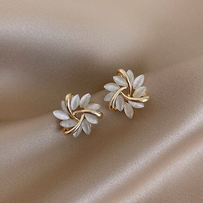 Luxe Oorbellen van Witte Opaal in Goud