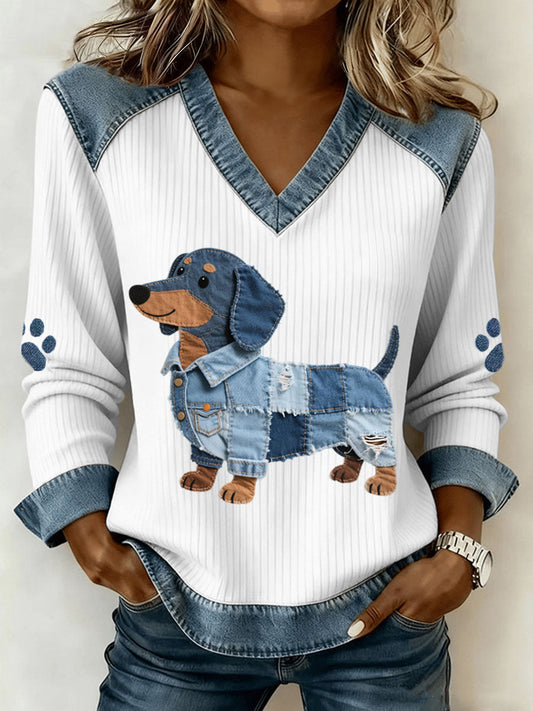 Charmante dames-teckel met artistiek denim patchwork en V-hals